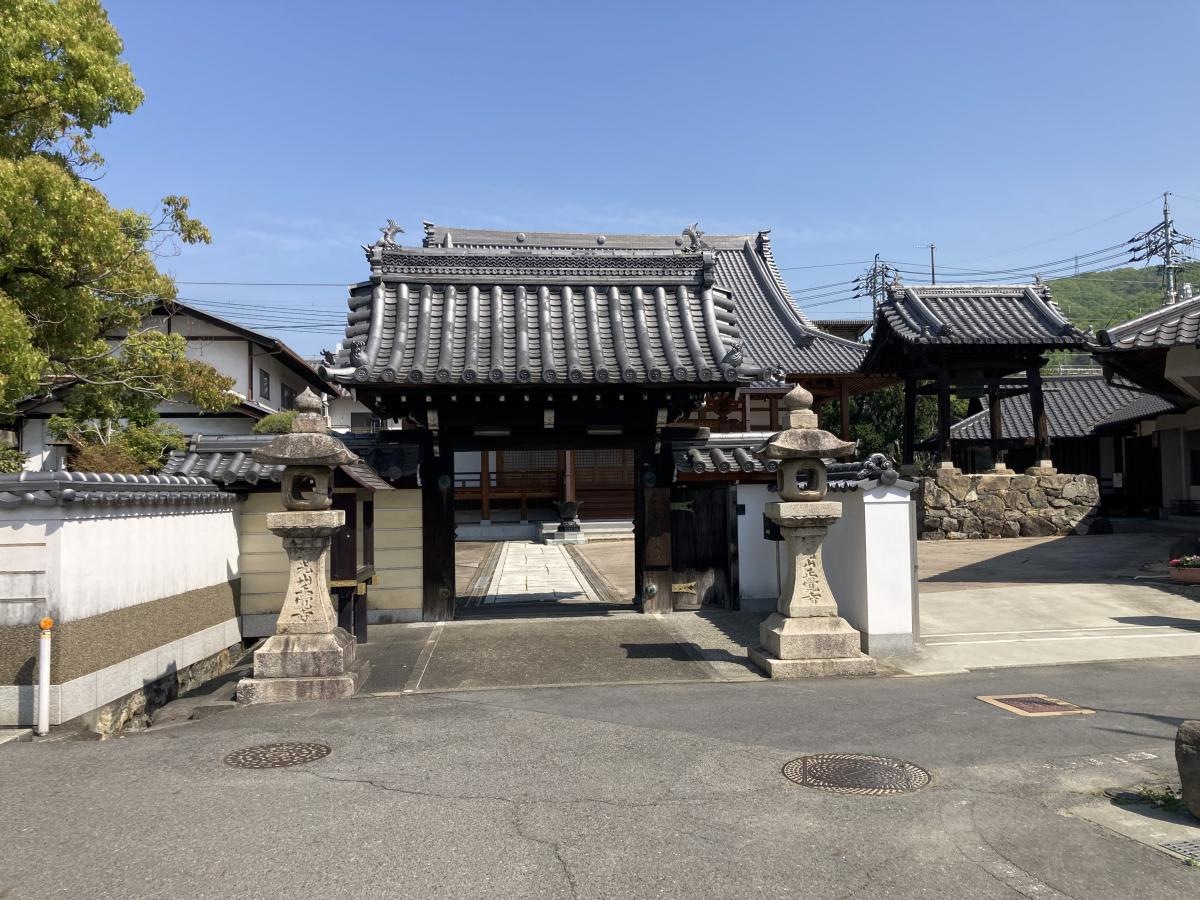 正覚寺の入り口です。