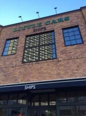 ＬＩＴＴＬＥ　ＣＡＲＳ　ＣＡＦＥ　ＳＨＩＰＳ