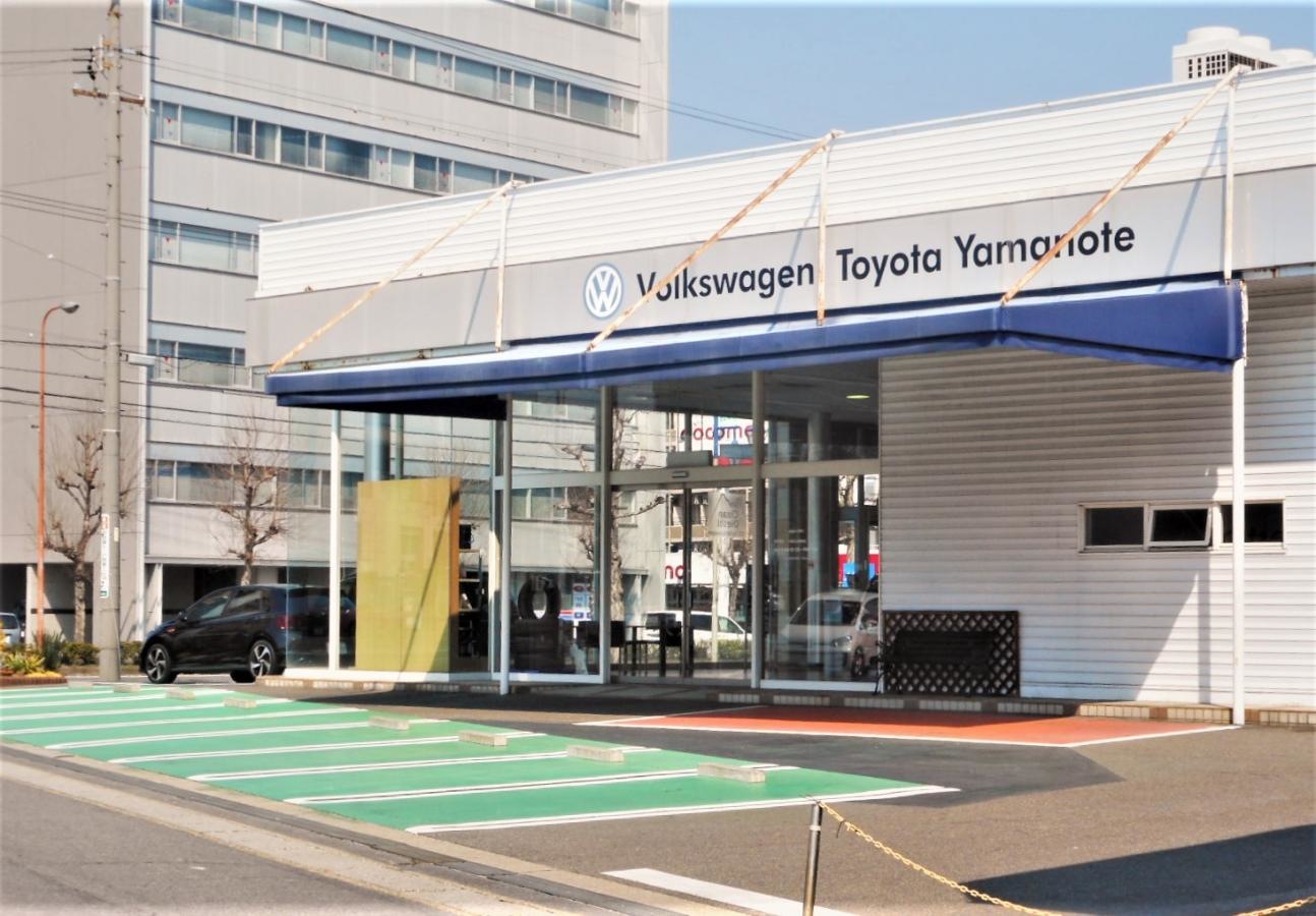 駐車場からの外観