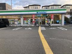 ファミリーマート　豊中緑丘店