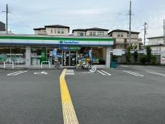 ファミリーマート　豊中緑丘店