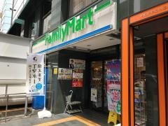 ファミリーマート　六本木交差点南店