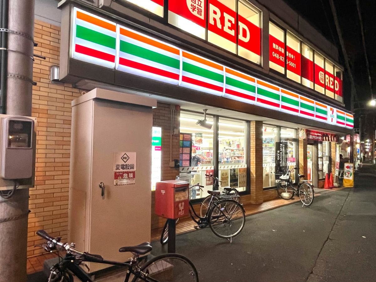 セブンイレブン 浦和栄和店の西側からの店舗外観