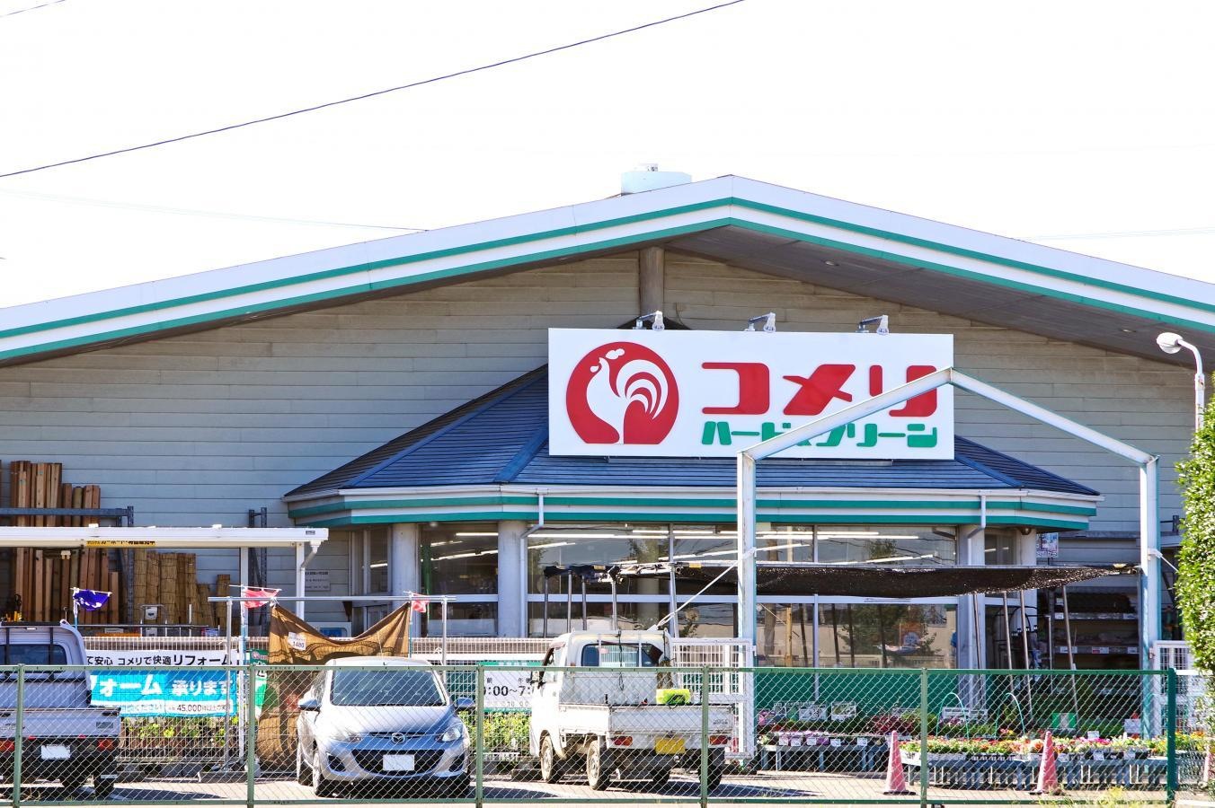 信号の先から見えました店舗看板