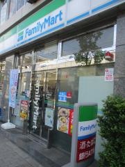ファミリーマート　大井町駅西店