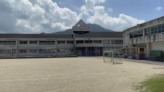 三間小学校
