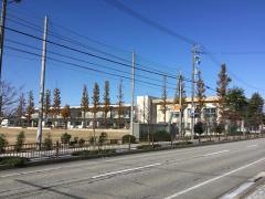 東部小学校