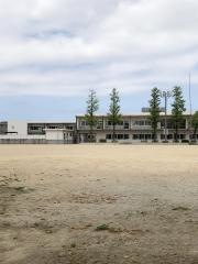 東部小学校