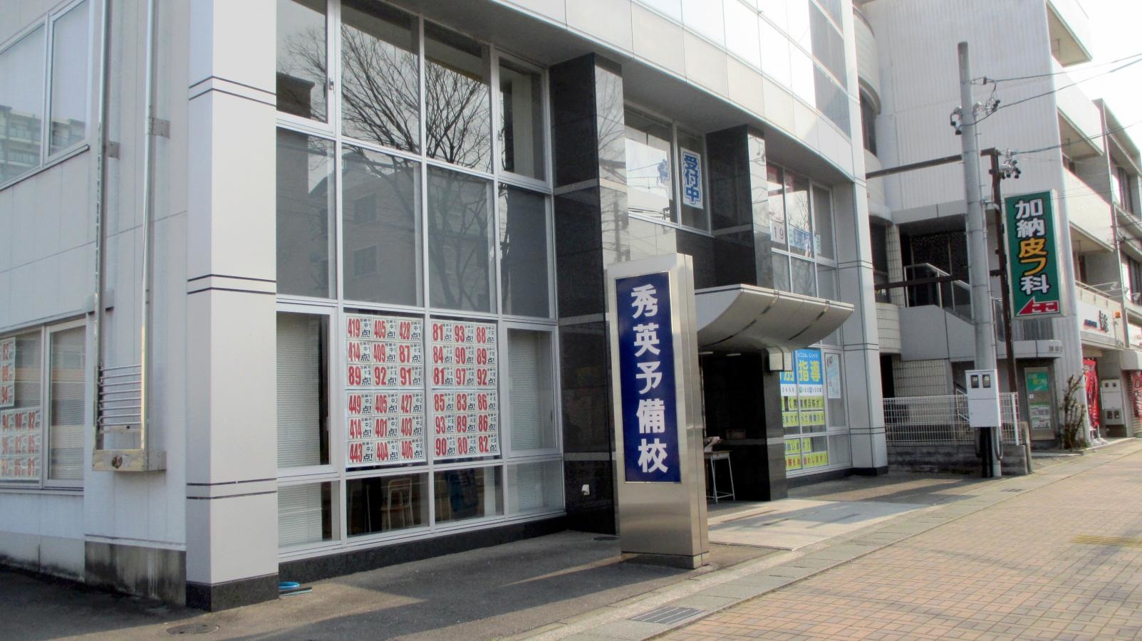建物南西側から
