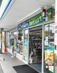 ファミリーマート　元八事店