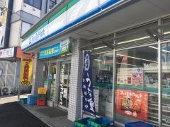 ファミリーマート　足立五反野駅前店