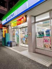 ファミリーマート　足立五反野駅前店