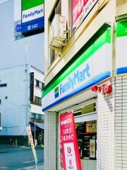 ファミリーマート　栄二丁目店
