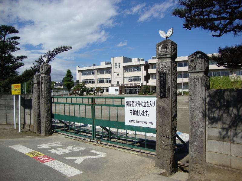 甲斐市立双葉西小学校　南門