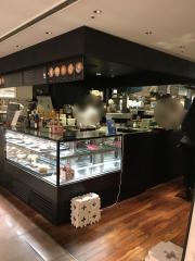 ＳｈａｋｅｒｓＣａｆｅＬｏｕｎｇｅプラスＳｏｚ