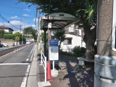 「岩崎中学校前」バス停留所