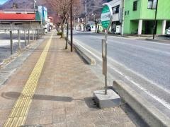 「バイパス十字路」バス停留所