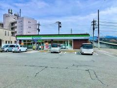 ファミリーマート　昭和国母店