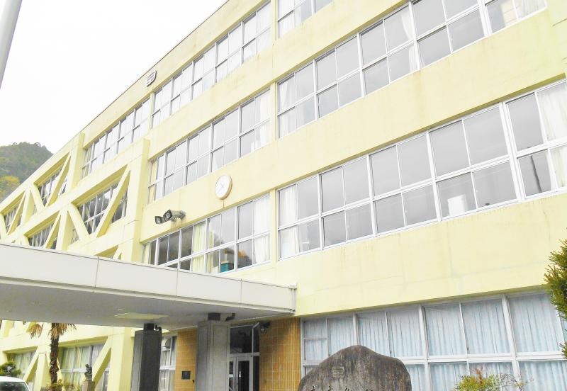 白川中学校