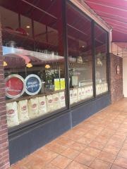 シェーキーズ　プラザハウス店