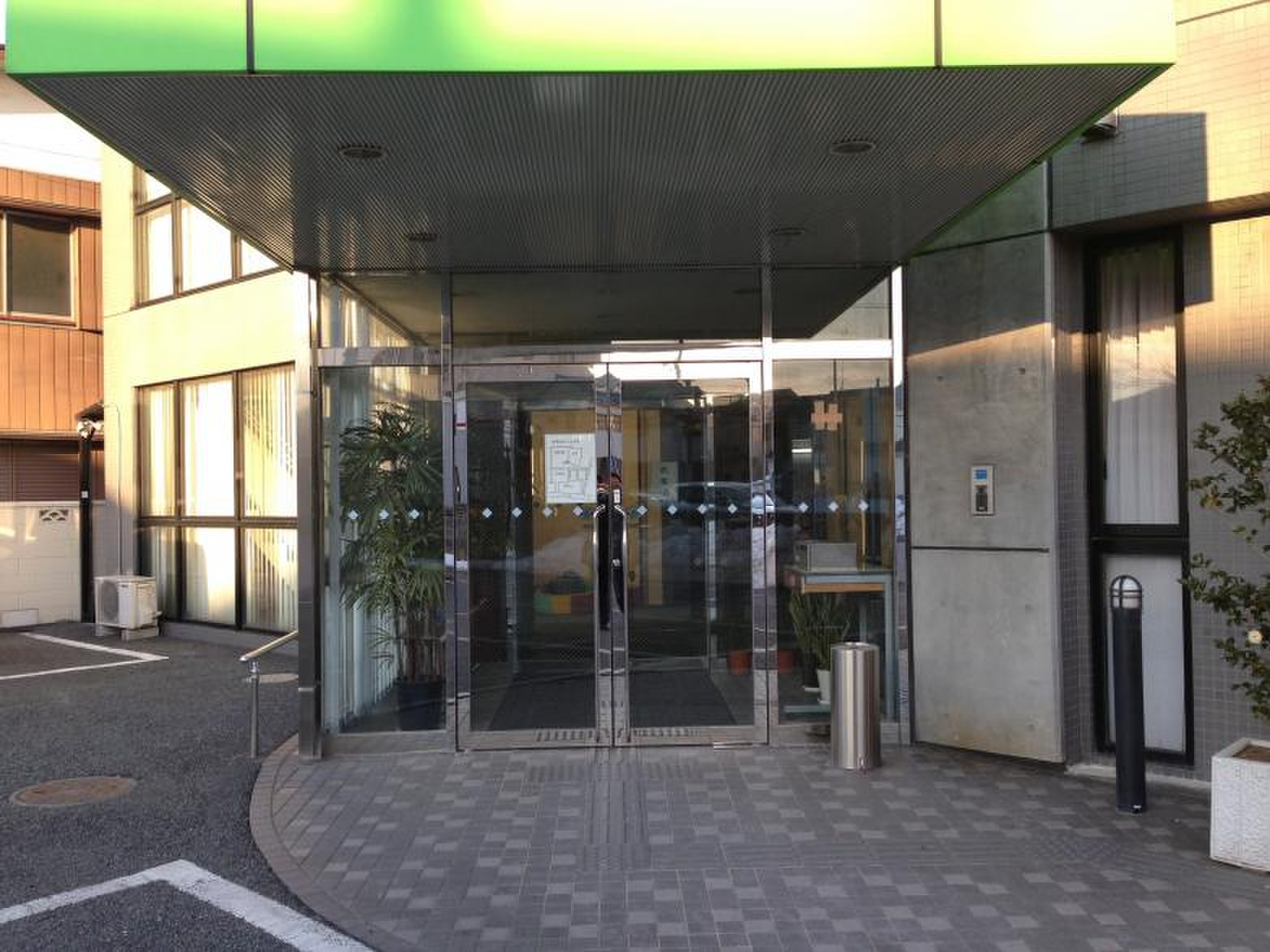 霞 澤 産婦 人 科 医院