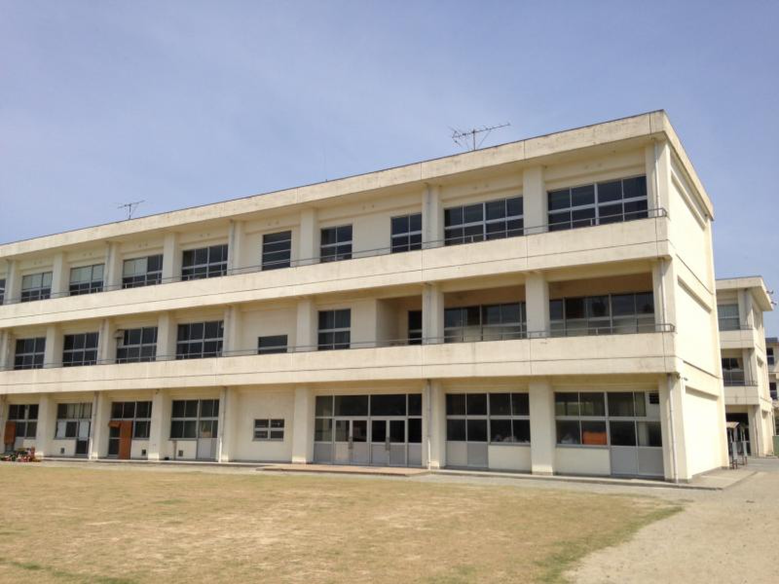 津島 市立 神守 中学校