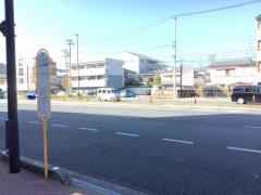 「コミュニティ住宅前」バス停留所