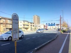 「コミュニティ住宅前」バス停留所