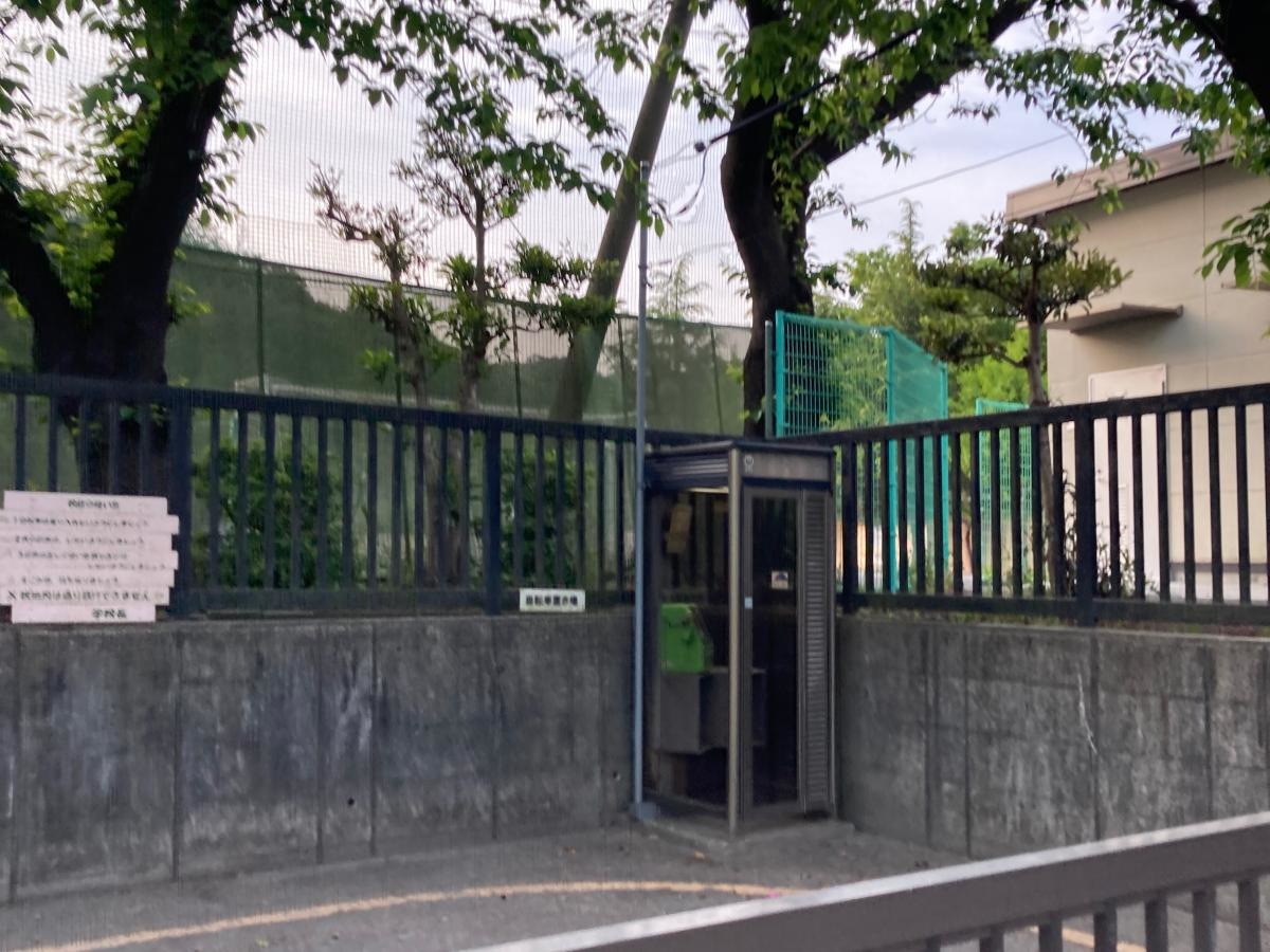 新林小学校の施設外観です。