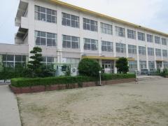 村中小学校