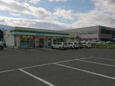 ファミリーマート　箕輪バイパス店