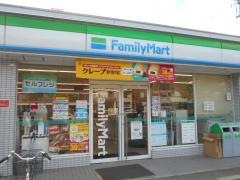 ファミリーマート　吹田津雲台七丁目店