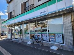 ファミリーマート　指扇駅前店
