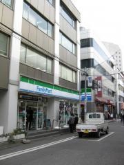 ファミリーマート　水道橋駅西口店