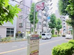 「都立家政入口」バス停留所