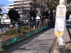 「学校前(大和市中央)」バス停留所