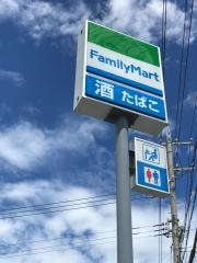 ファミリーマート　津河芸町中瀬店