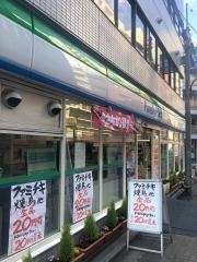 ファミリーマート　新宿御苑駅前店