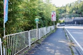 「つつじが丘口」バス停留所