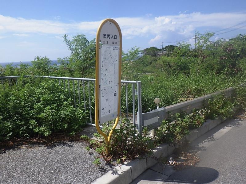 「奥武入口」バス停留所外観（堀川向け）