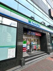 ファミリーマート　専大通り店