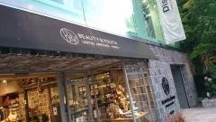 ＢＥＡＵＴＹ　&　ＹＯＵＴＨ　ＵＮＩＴＥＤ　ＡＲＲＯＷＳ　渋谷キャットストリートウィメンズストア