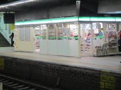 ファミリーマート　名鉄金山駅下りホーム店