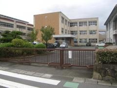 東部小学校
