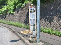 「奈良地区センター前」バス停留所