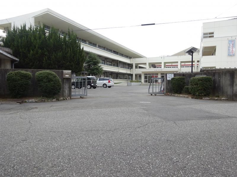 日生中学校