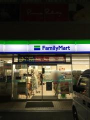 ファミリーマート　上前津二丁目店