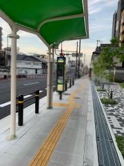 「森小路」バス停留所