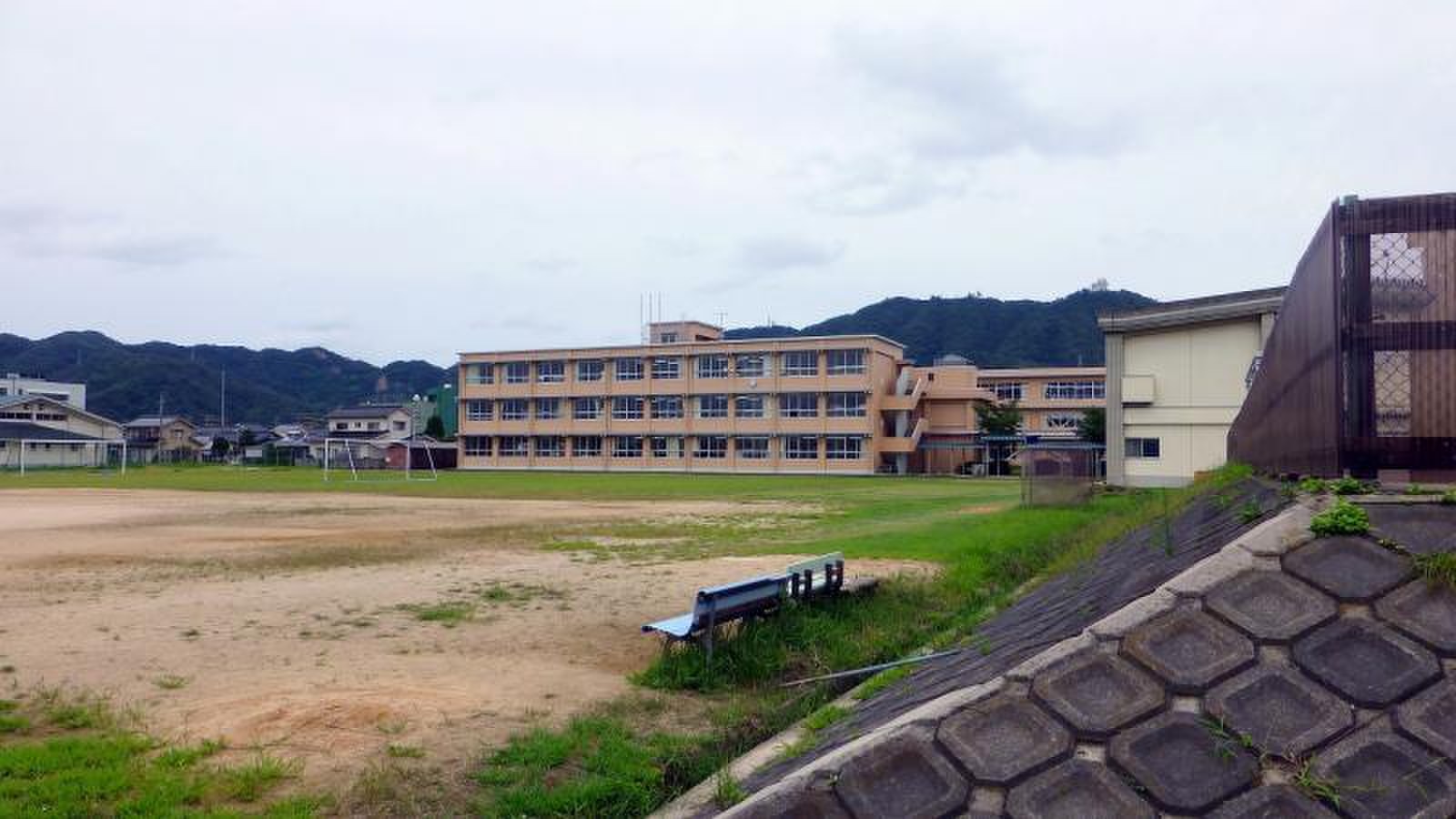 境 第 一 中学校