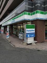 ファミリーマート　アプローズ県庁前店